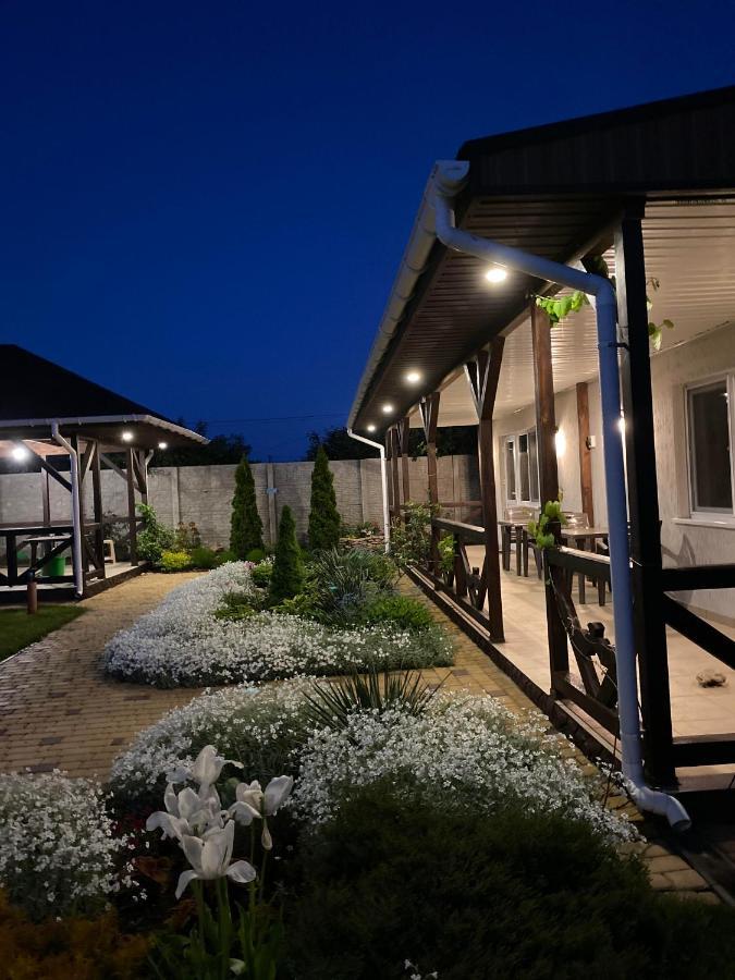 Hotel Три Кошки Czarnomorsk Zewnętrze zdjęcie