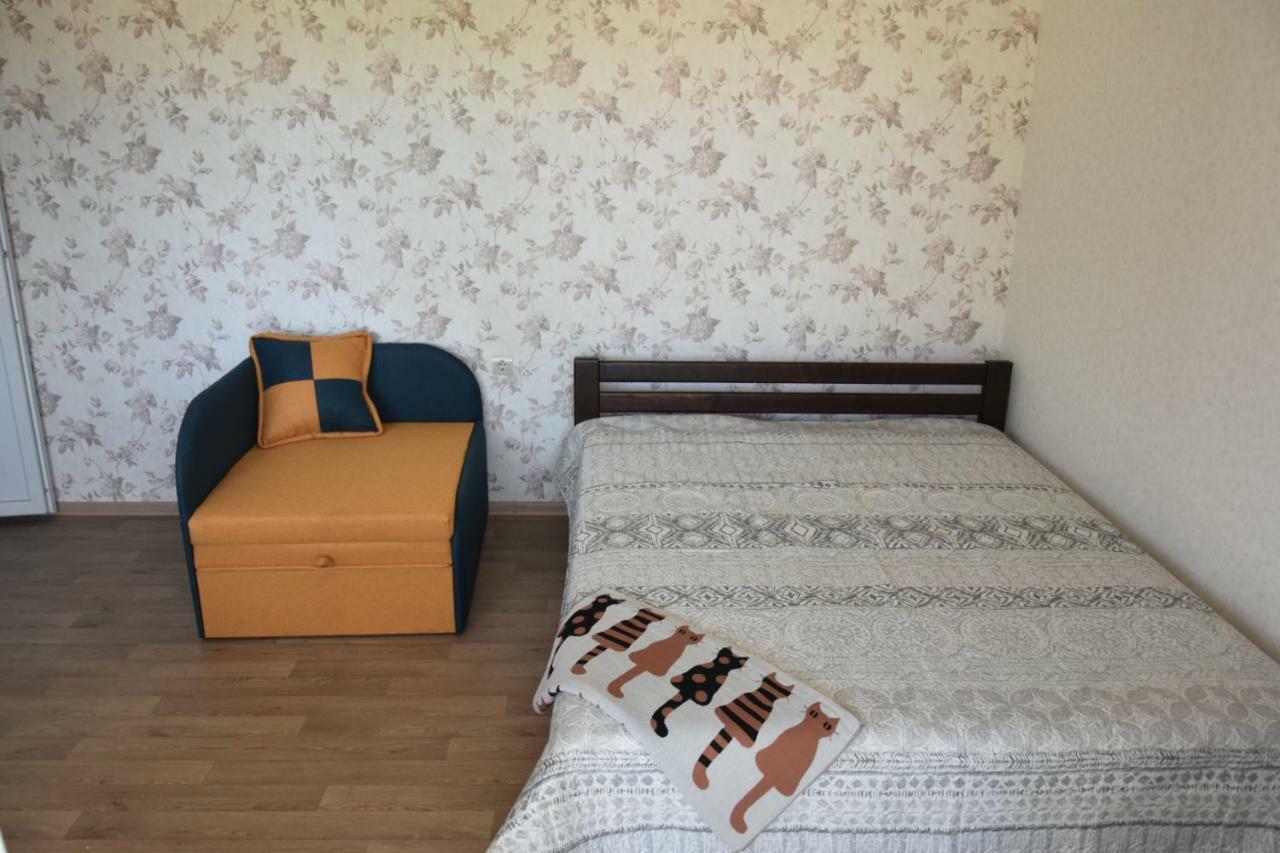 Hotel Три Кошки Czarnomorsk Zewnętrze zdjęcie