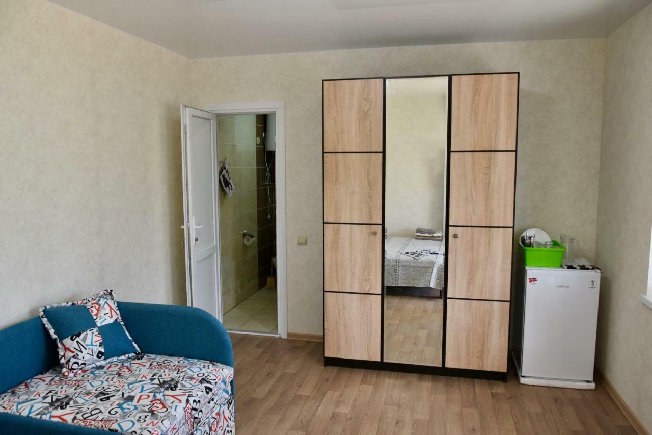Hotel Три Кошки Czarnomorsk Zewnętrze zdjęcie