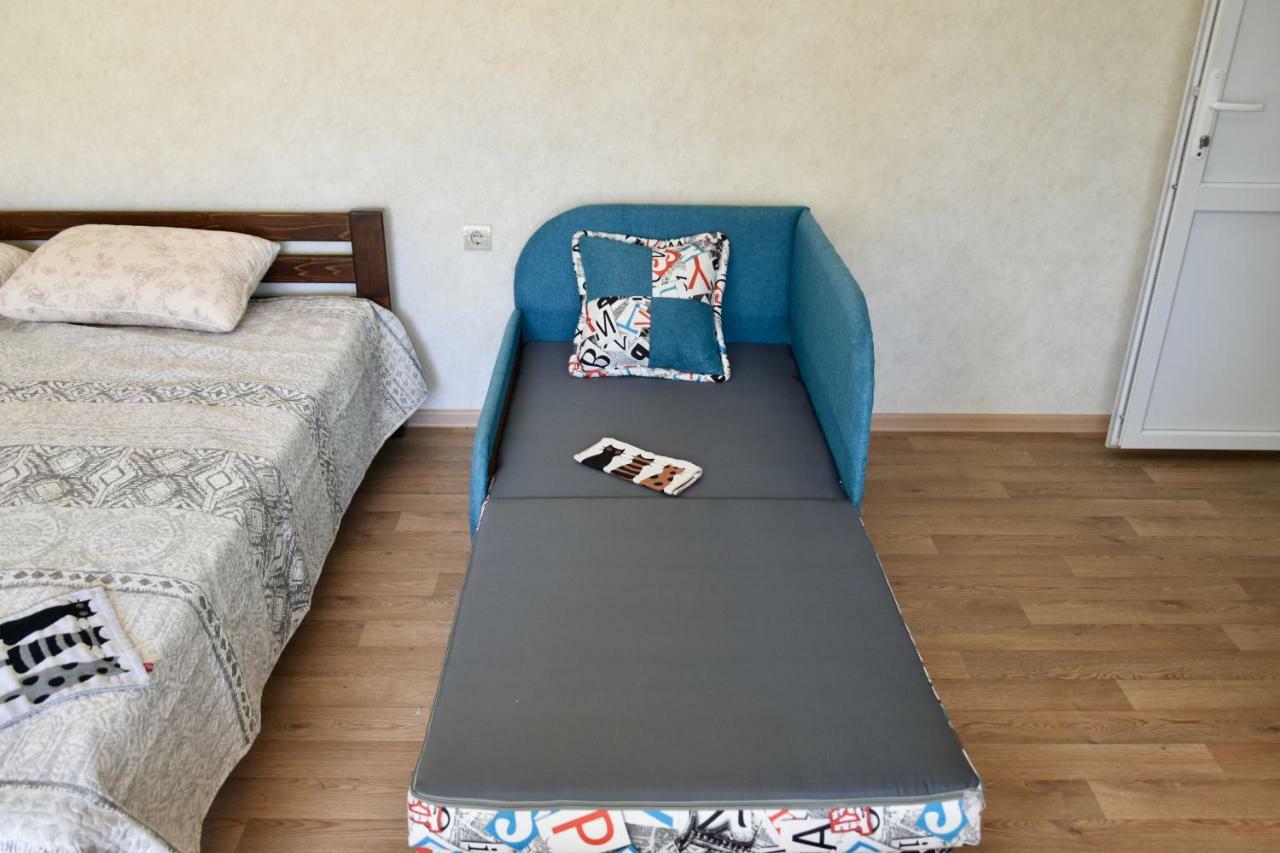 Hotel Три Кошки Czarnomorsk Zewnętrze zdjęcie