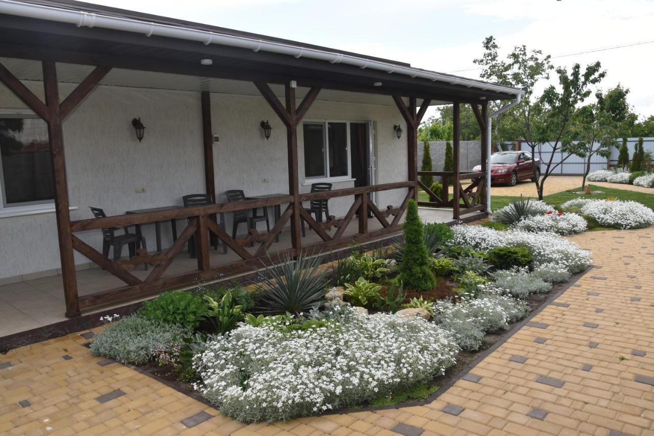 Hotel Три Кошки Czarnomorsk Zewnętrze zdjęcie