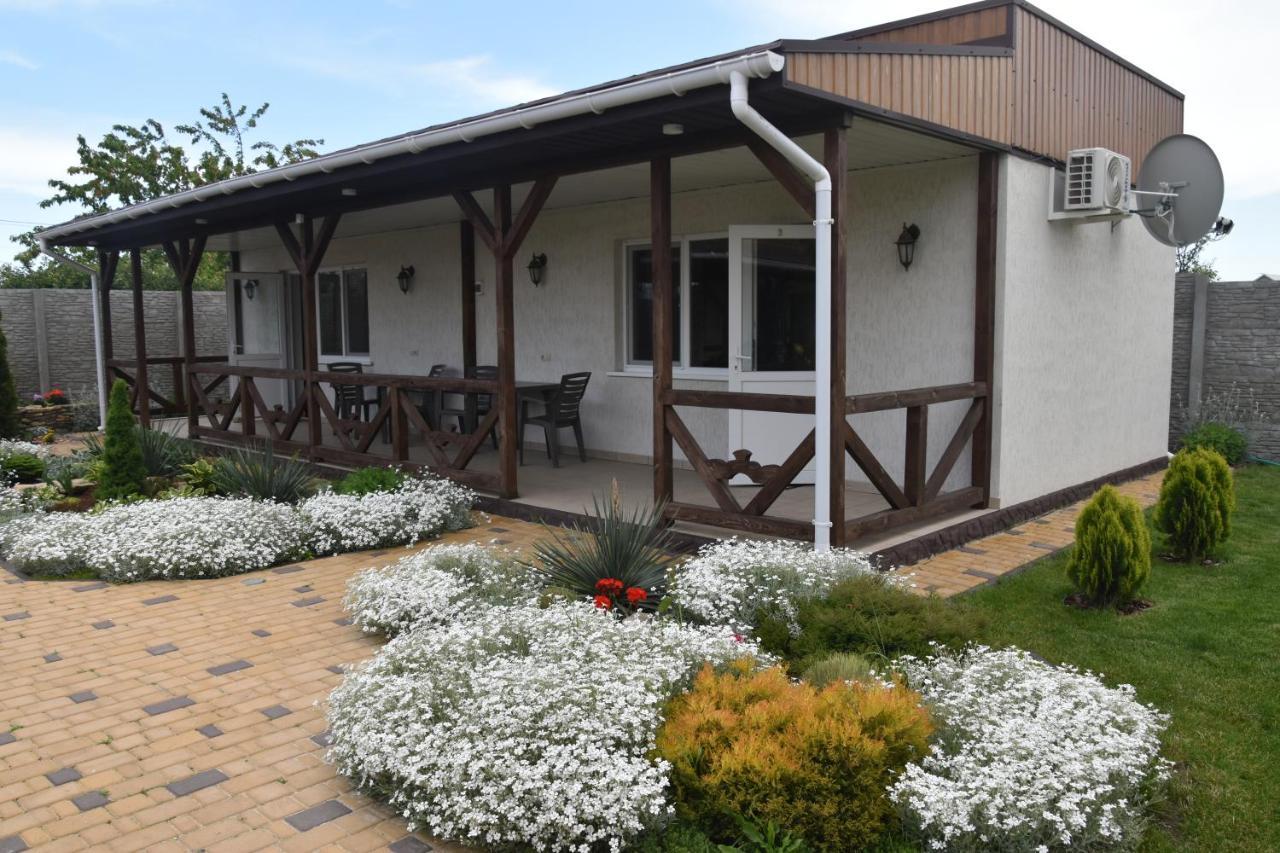Hotel Три Кошки Czarnomorsk Zewnętrze zdjęcie