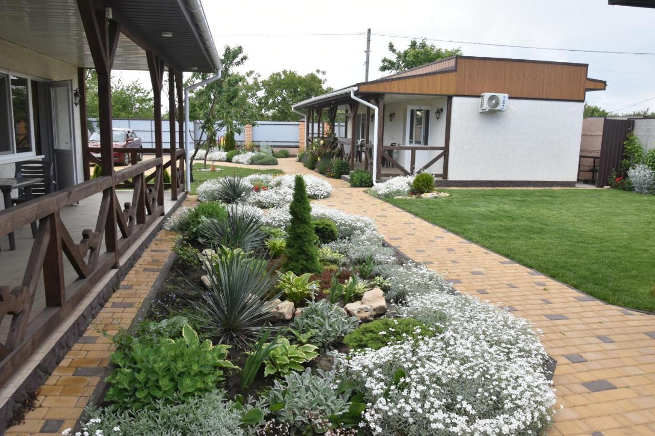 Hotel Три Кошки Czarnomorsk Zewnętrze zdjęcie