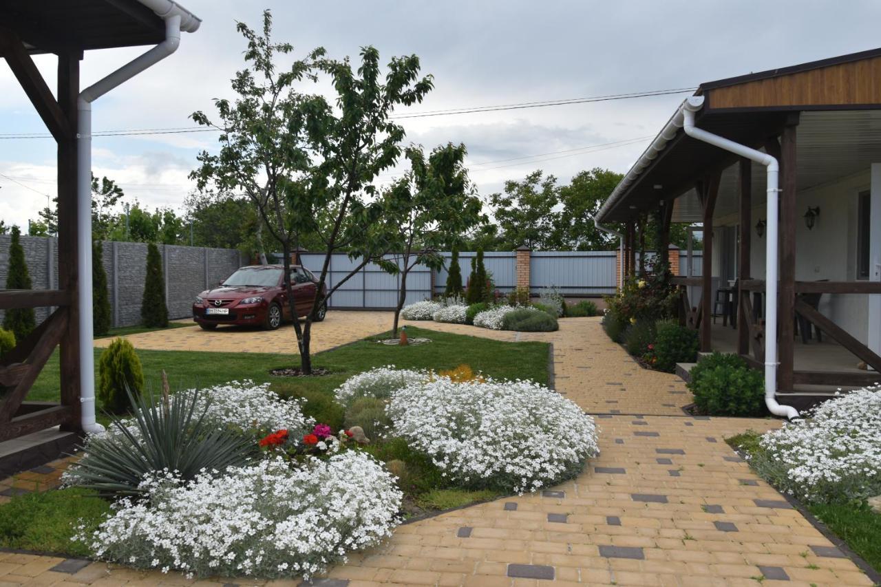 Hotel Три Кошки Czarnomorsk Zewnętrze zdjęcie