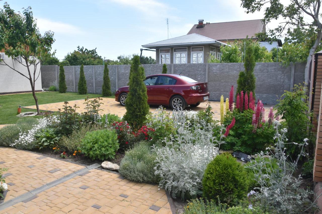 Hotel Три Кошки Czarnomorsk Zewnętrze zdjęcie