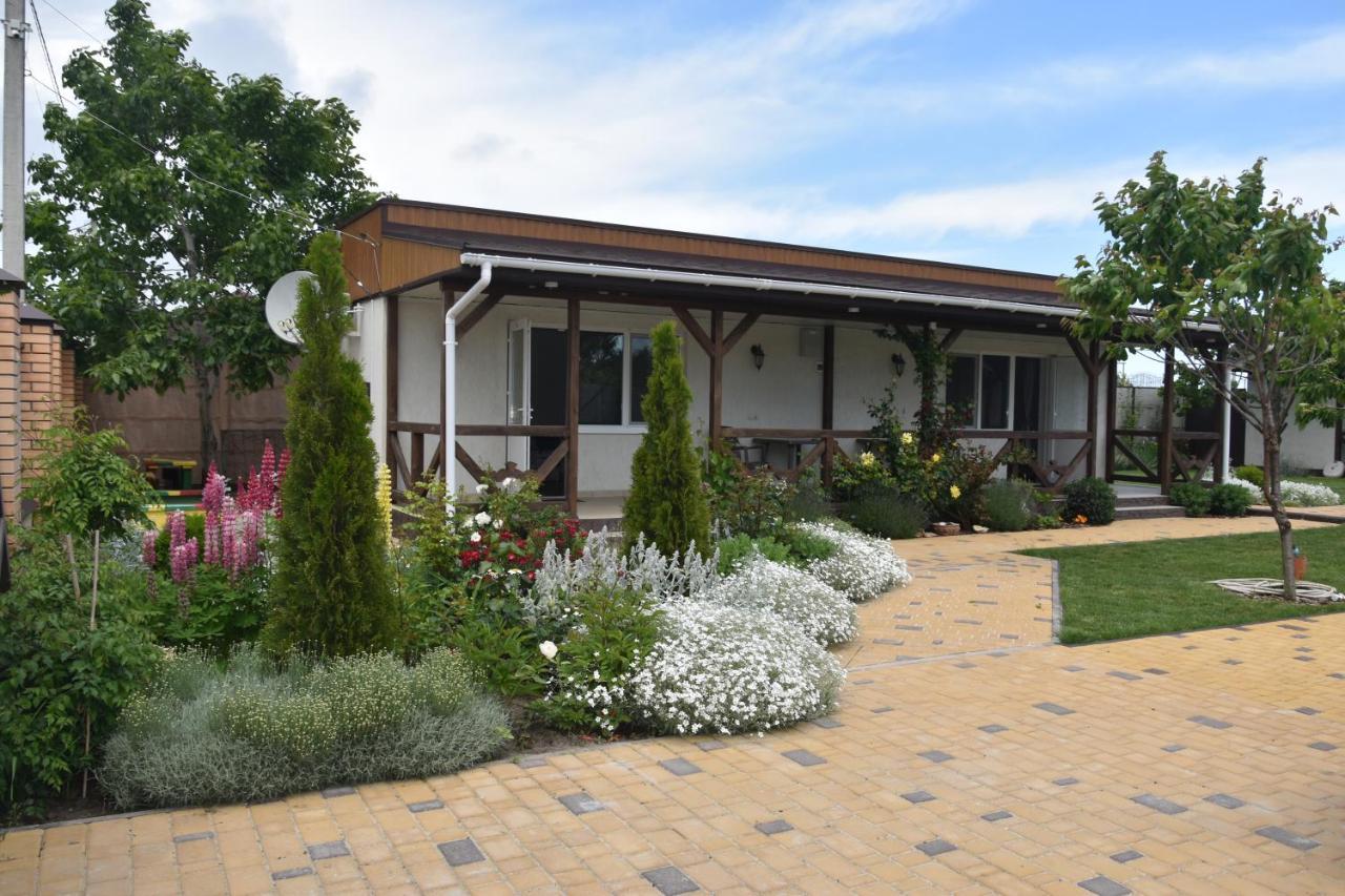 Hotel Три Кошки Czarnomorsk Zewnętrze zdjęcie