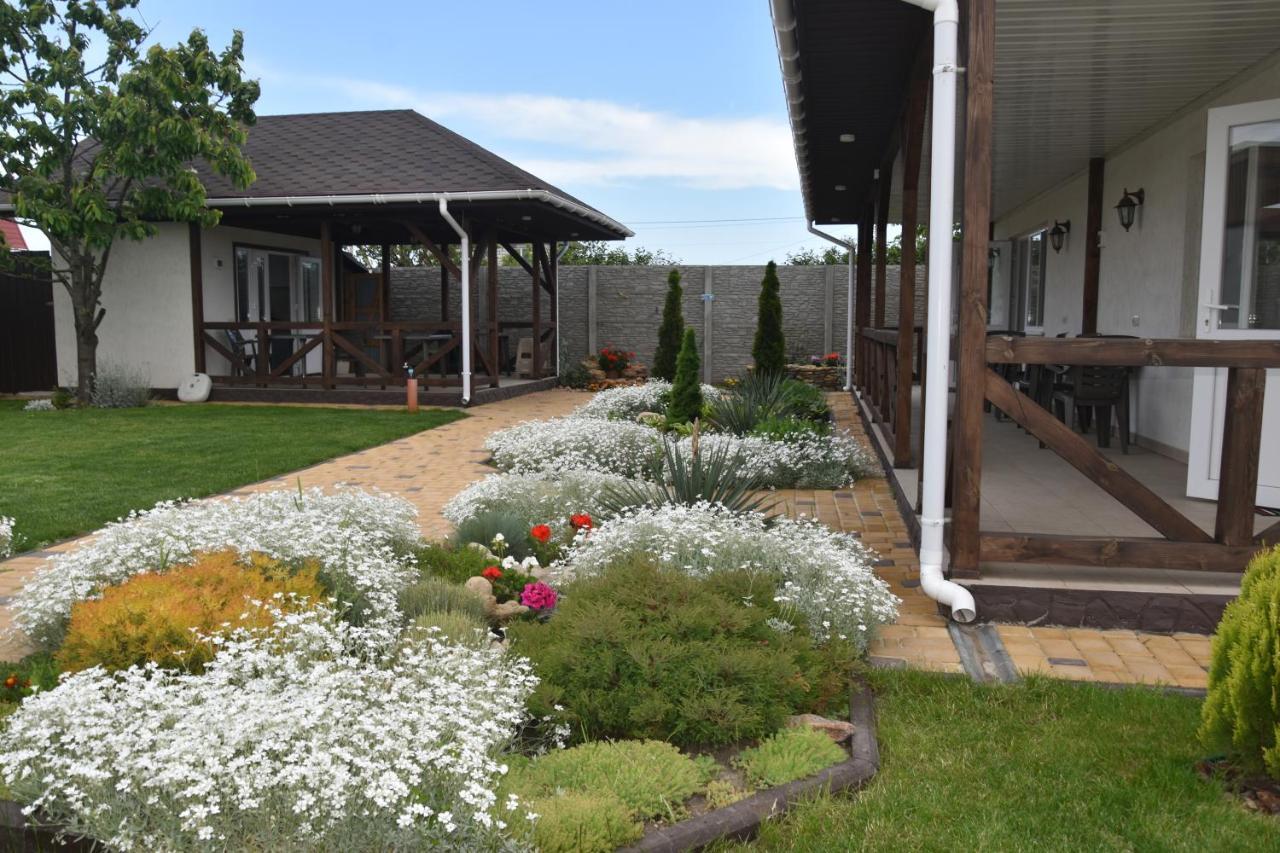 Hotel Три Кошки Czarnomorsk Zewnętrze zdjęcie