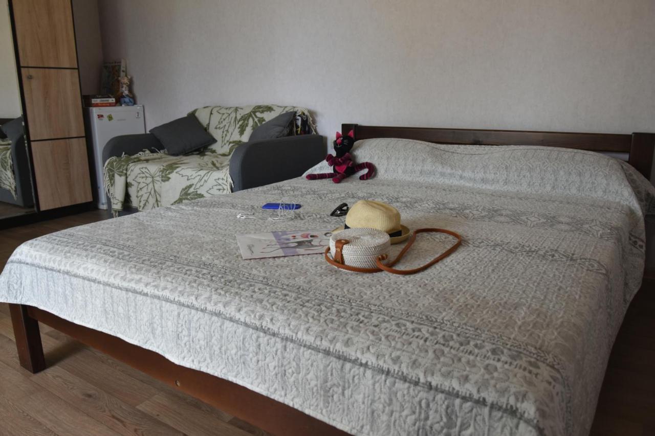 Hotel Три Кошки Czarnomorsk Zewnętrze zdjęcie